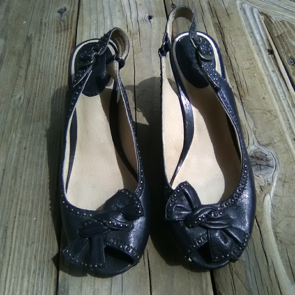 Frye black leather peep toe kitten heel 8.5